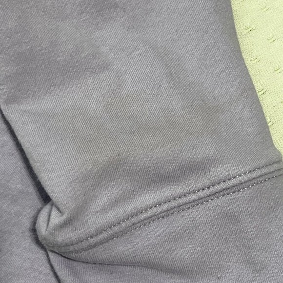 Lilly Pulitzer Women's XS Purple 1/2 Zip Lightweight Sweatshirt Lace Shoulders - Picture 6 of 6